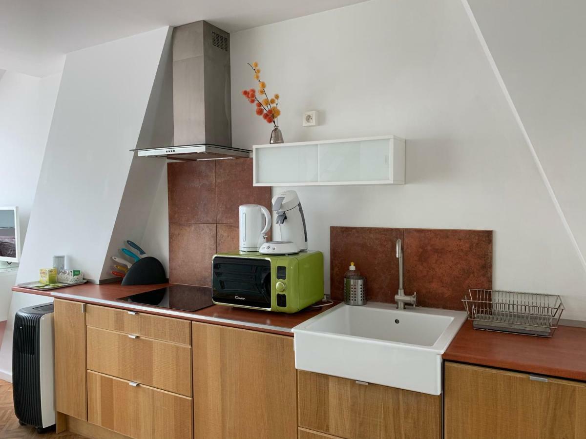 Appartement Number 22 *